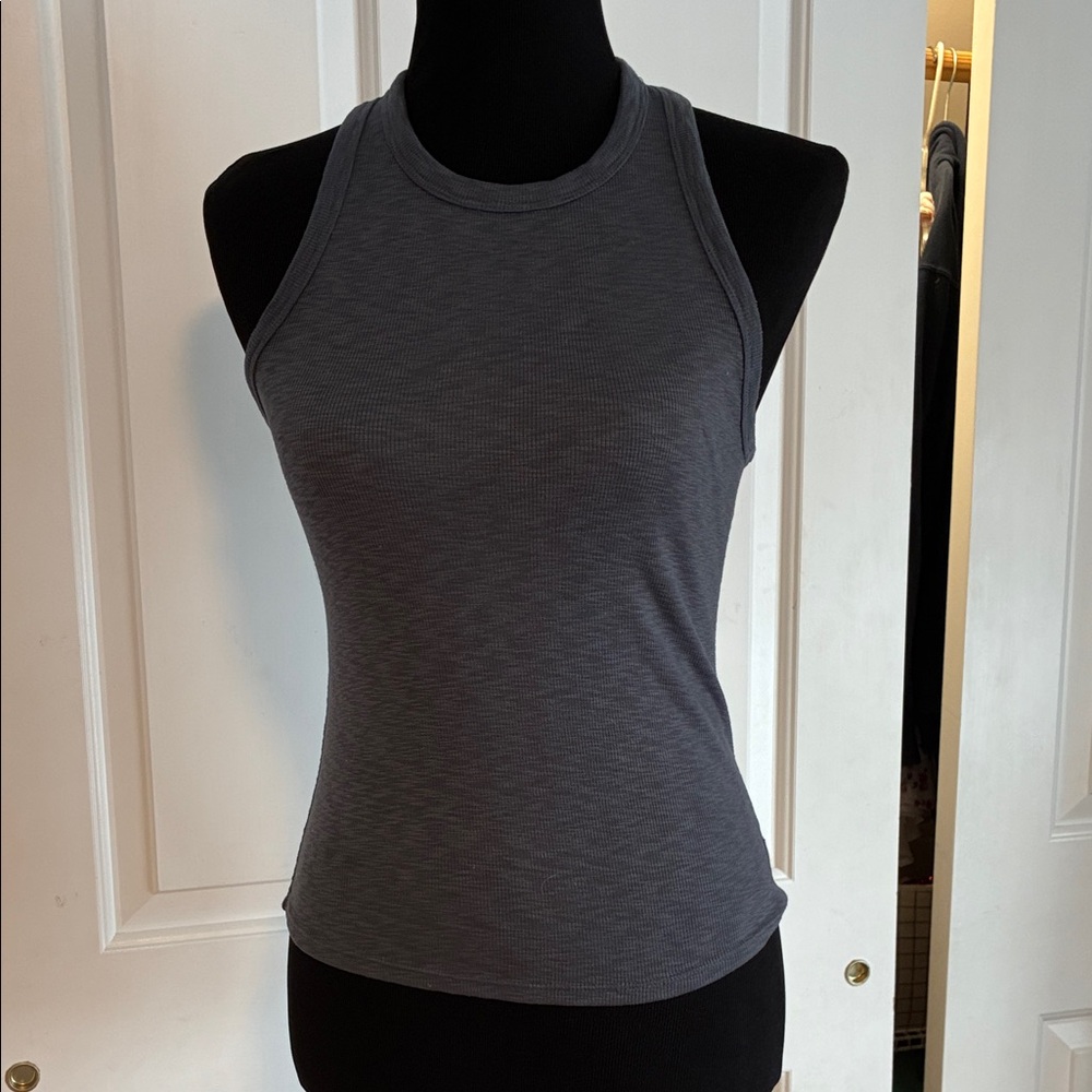 Vuori sunrise high neck tank in heathered gray - Medium